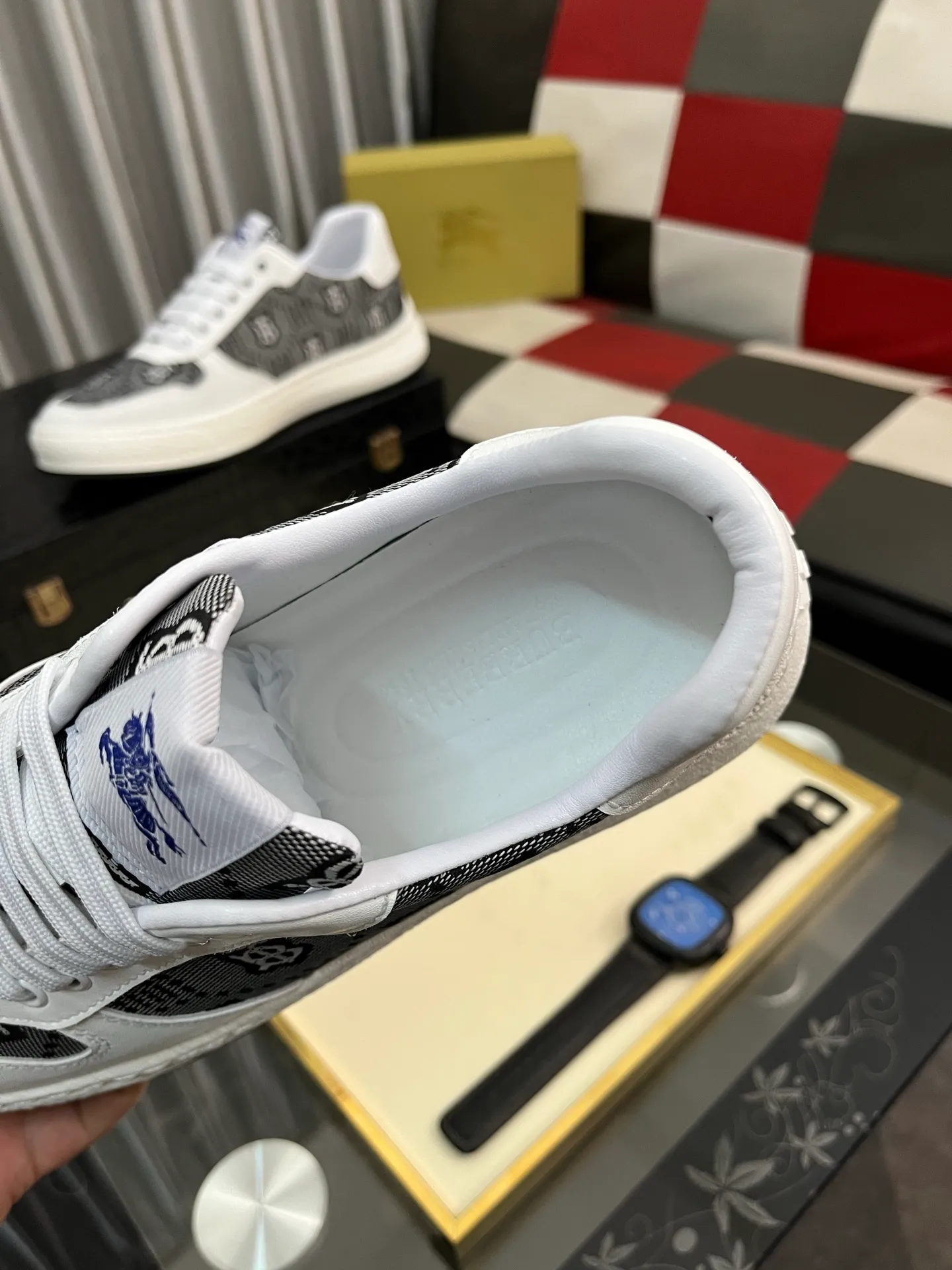 Men's Men's Shoes💰420⌚️⌚️Burberry---Size: 38-44 Burberry men's classic casual shoes! Imported silk cowhide combined with classic plaid fabric, fashionable and British style, imported calfskin lining, super soft and waxy, very comfortable on the feet! 2️⃣colors available